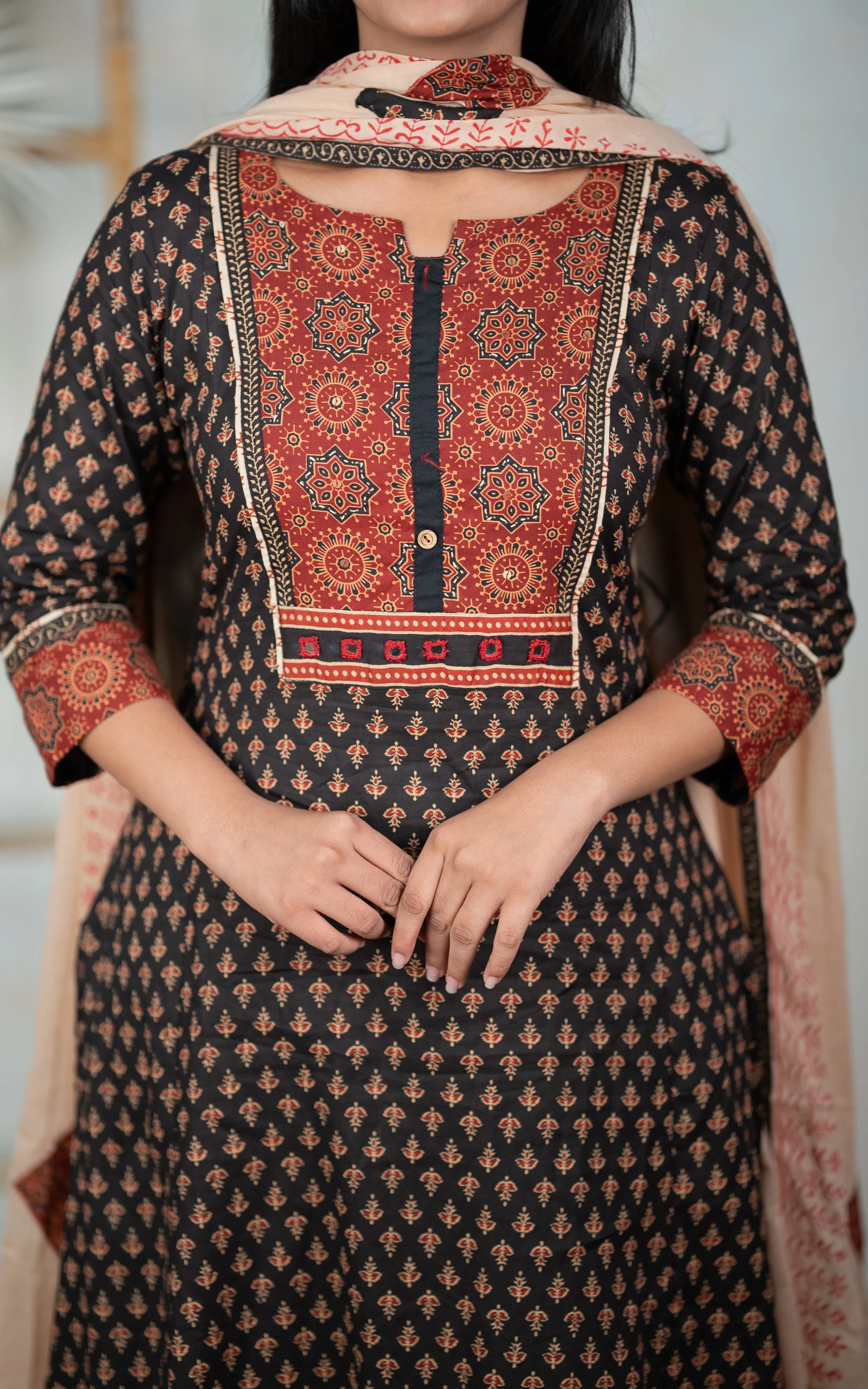 Gandha (Kurti Pant Dupatta)