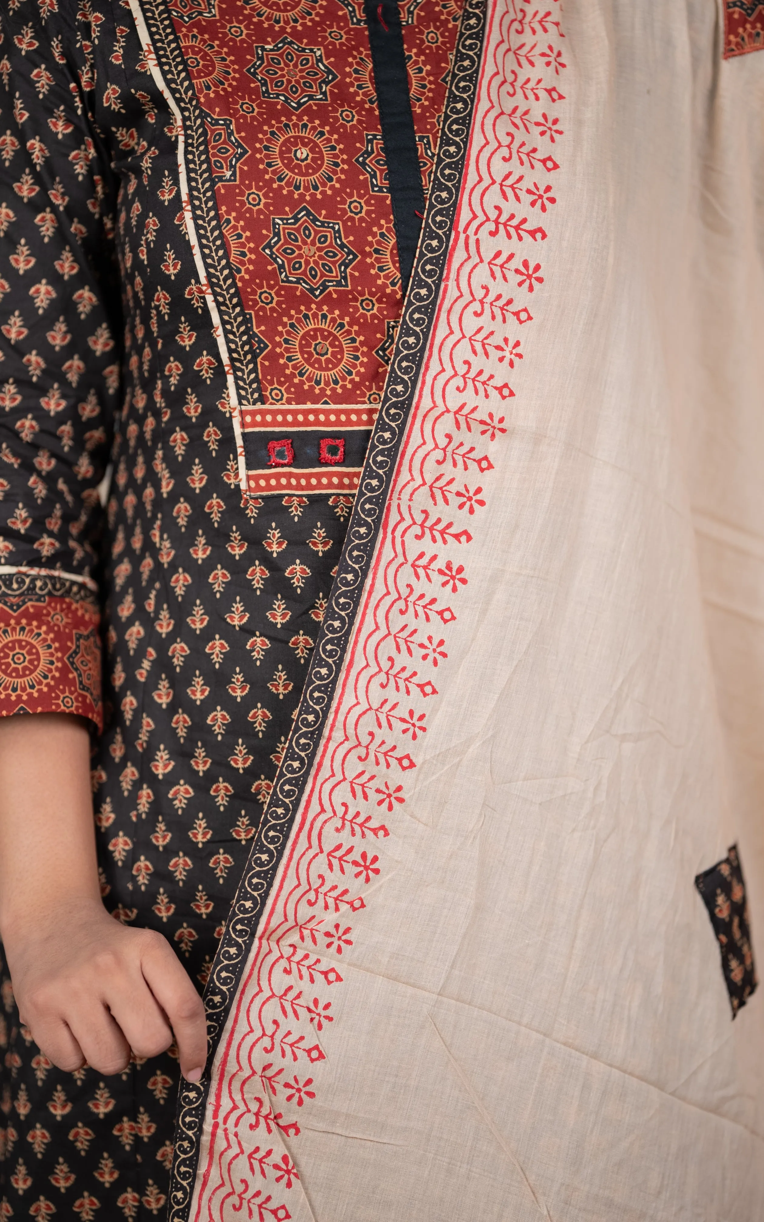 Gandha (Kurti Pant Dupatta)