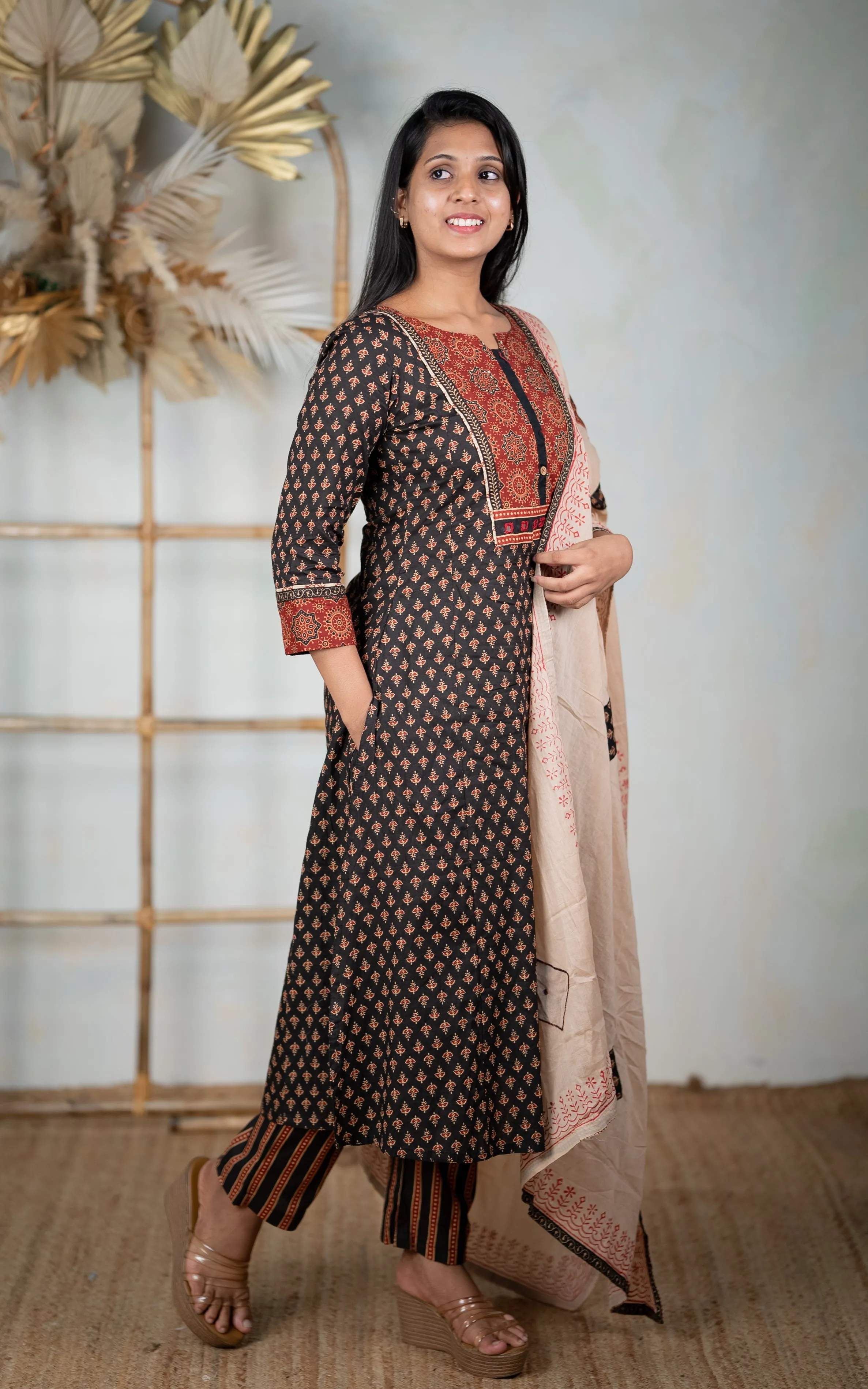 Gandha (Kurti Pant Dupatta)