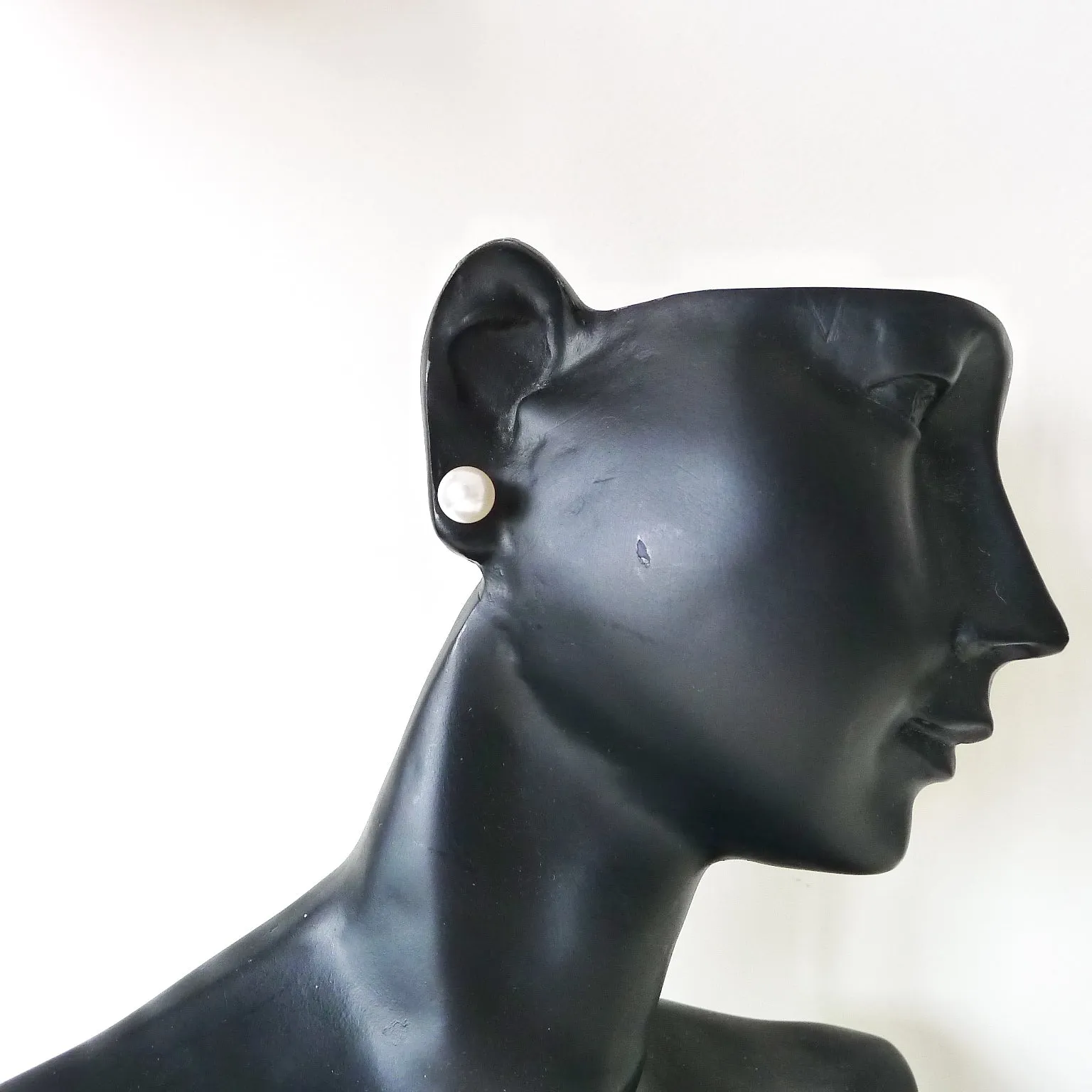 White Crystal Pearl Earstuds 8mm