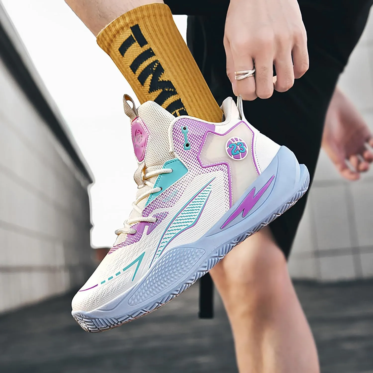 Women's Men's High-Top Basketball Shoes Breathable Anti-Slip and Wear-Resistant Soles Running Shoes Graffiti Design Fashionable Sports Shoes