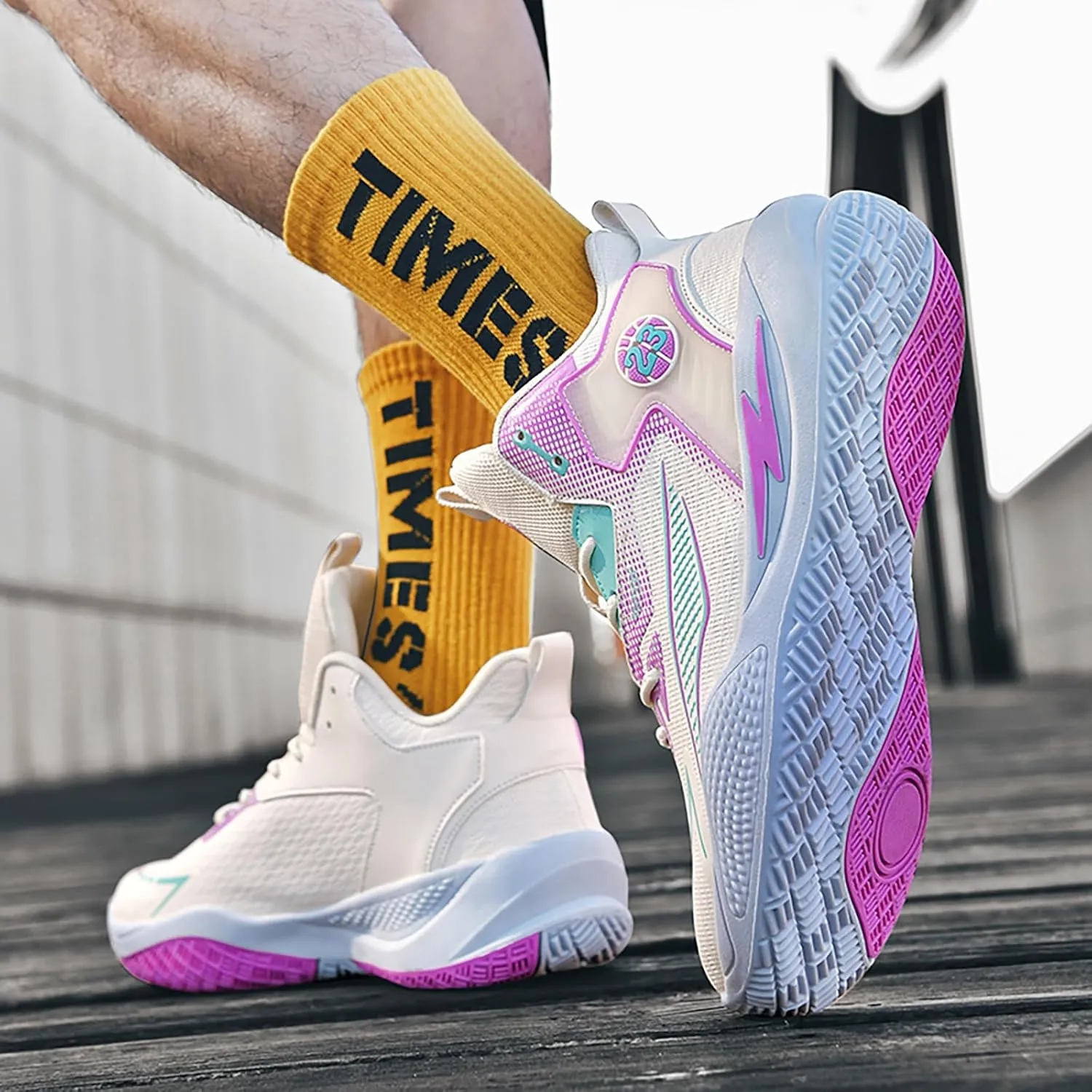 Women's Men's High-Top Basketball Shoes Breathable Anti-Slip and Wear-Resistant Soles Running Shoes Graffiti Design Fashionable Sports Shoes